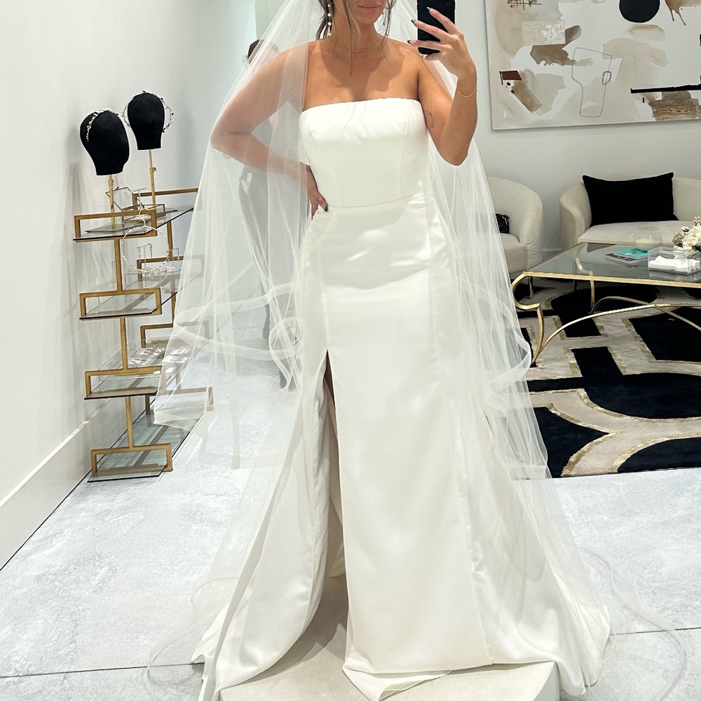 Elegant Strapless Satin Wedding Dress – Size 12 (Never Worn, Off the Rack) - Picture 1 of 5